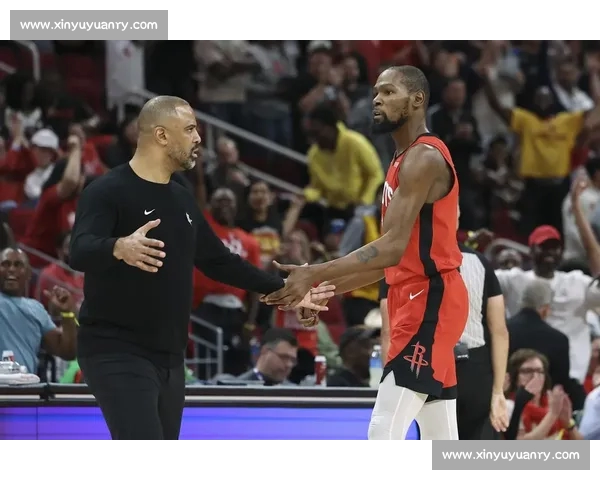 篮球比赛精彩回顾：全场比分震撼瞬间与关键时刻分析